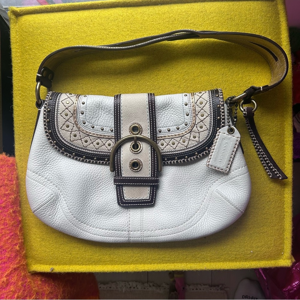 G063-10479 Coach SoHo White Pebbled Leather Whipstitch Soho Flap Bag - Picture 3 of 12